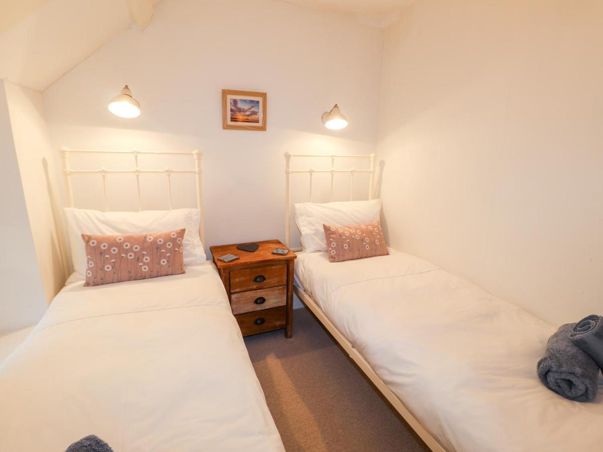 Little Barn Cottage ニューポート エクステリア 写真